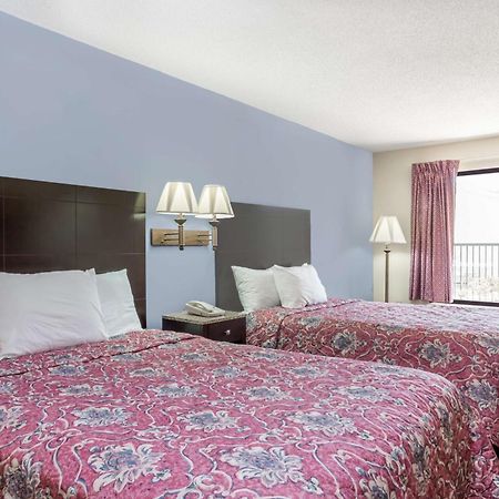 Days Inn By Wyndham Sanford Εξωτερικό φωτογραφία