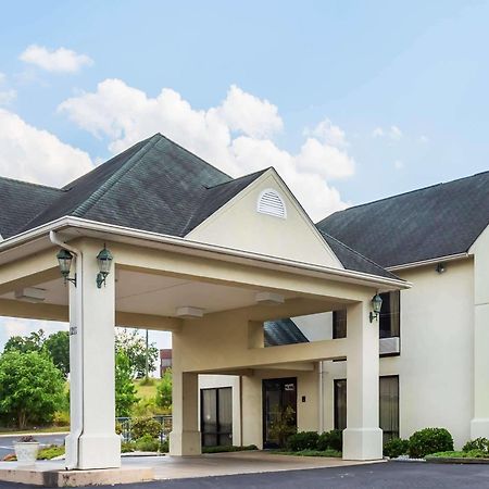 Days Inn By Wyndham Sanford Εξωτερικό φωτογραφία