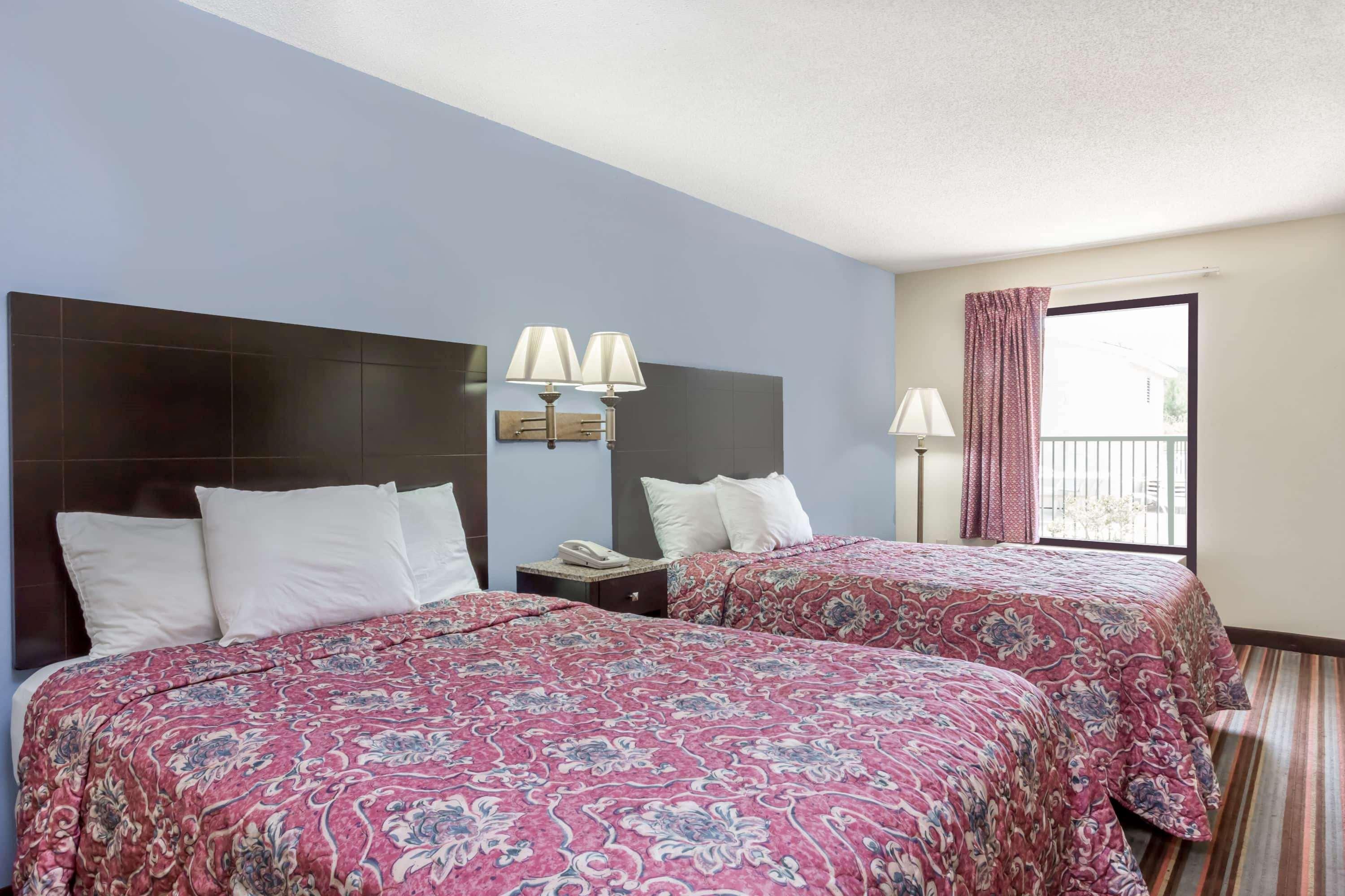 Days Inn By Wyndham Sanford Εξωτερικό φωτογραφία