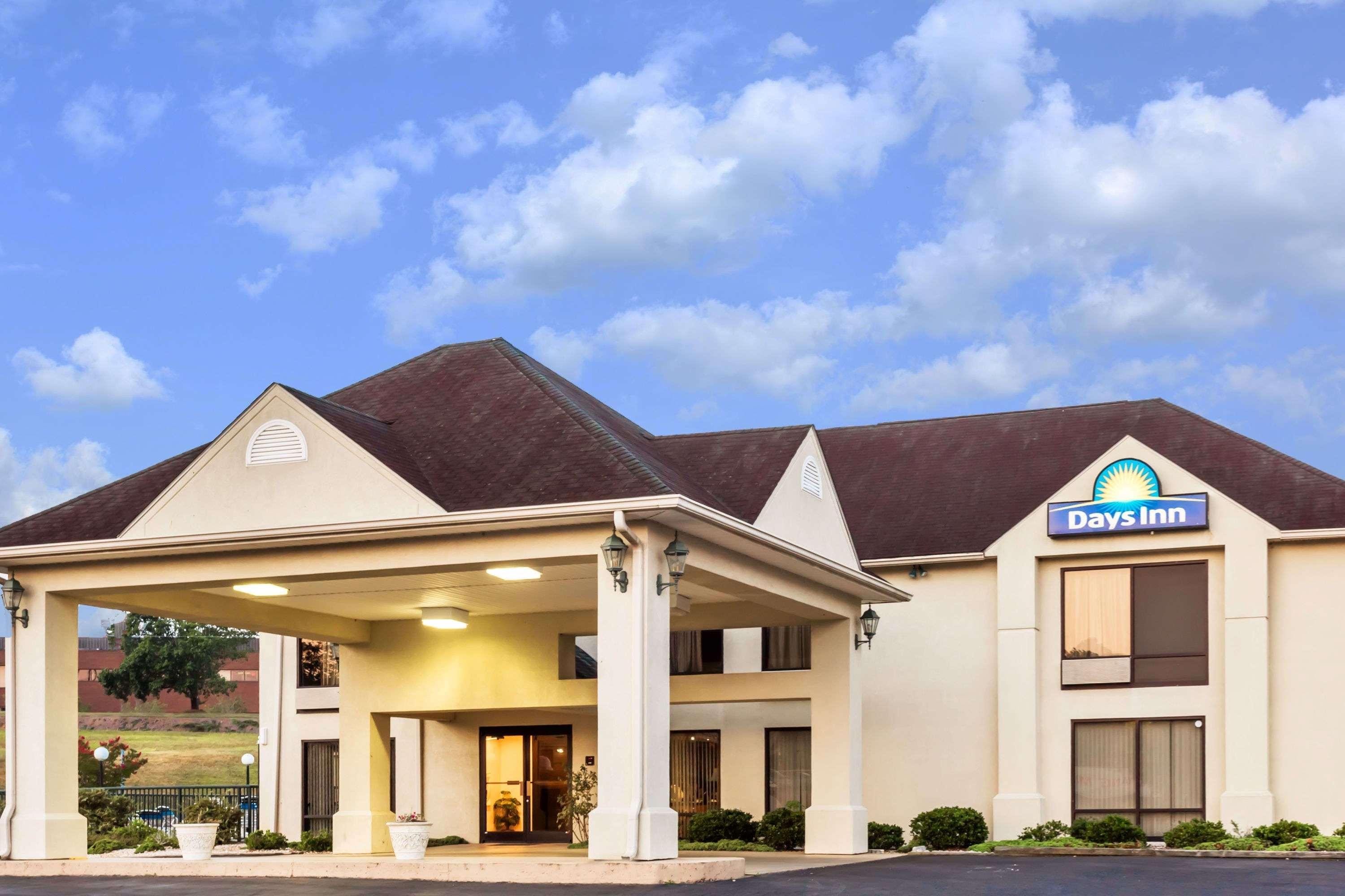 Days Inn By Wyndham Sanford Εξωτερικό φωτογραφία