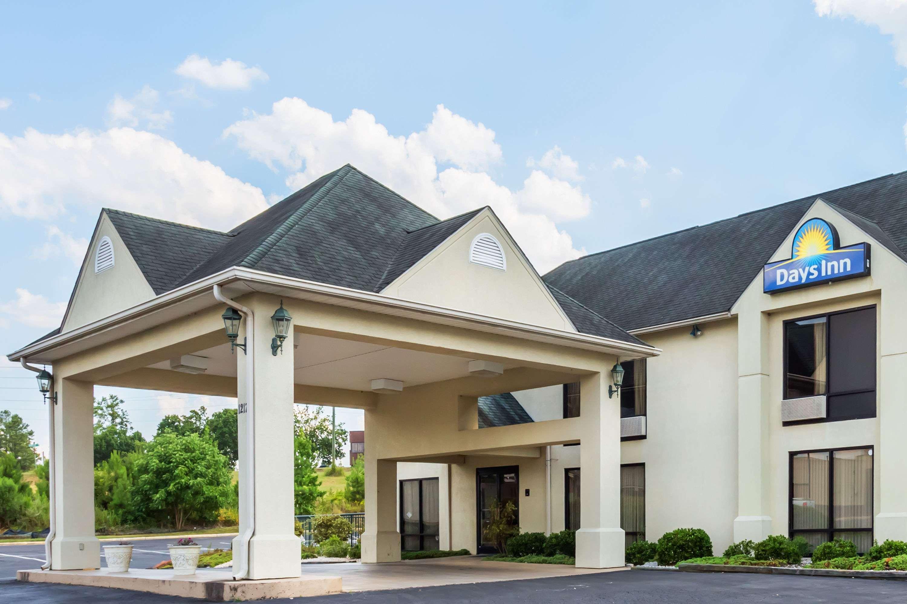 Days Inn By Wyndham Sanford Εξωτερικό φωτογραφία